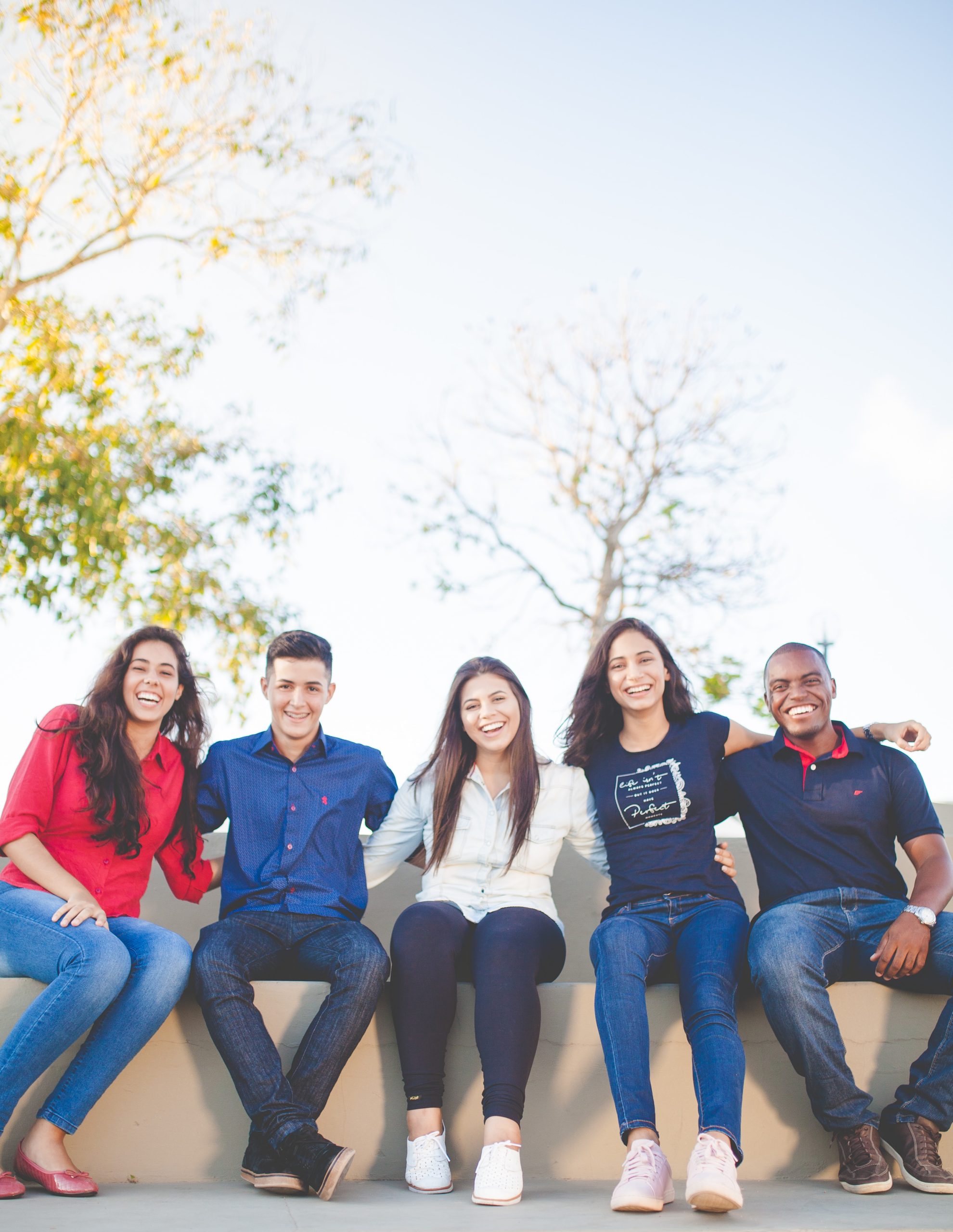 groupe de jeunes assis