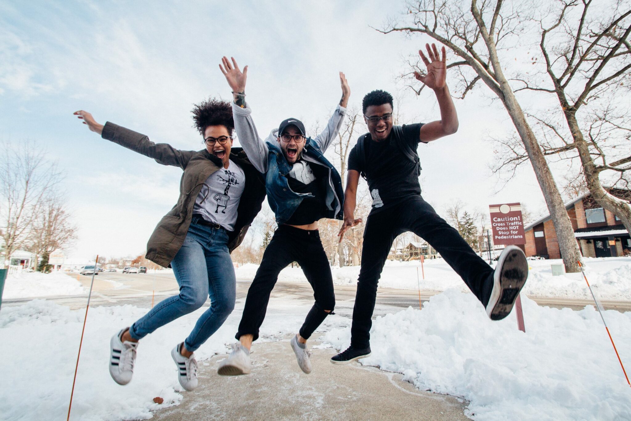 jeunes qui sautent